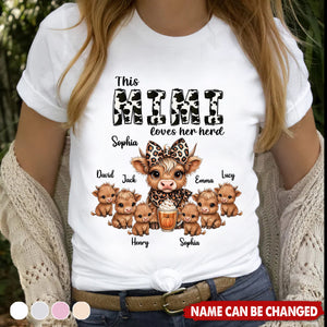 This Mama Grandma Loves Her Herds – Cozy Fall Vibe Personalized Highland Cow Family T-Shirt